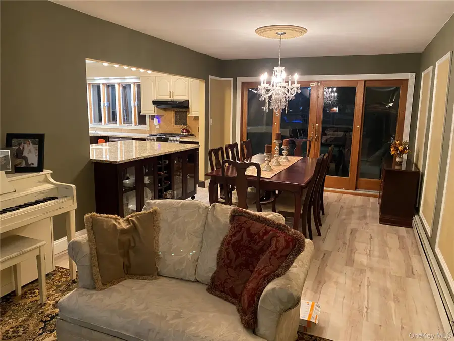 17 Sterling Drive, Lake Grove, NY 11755 - #3