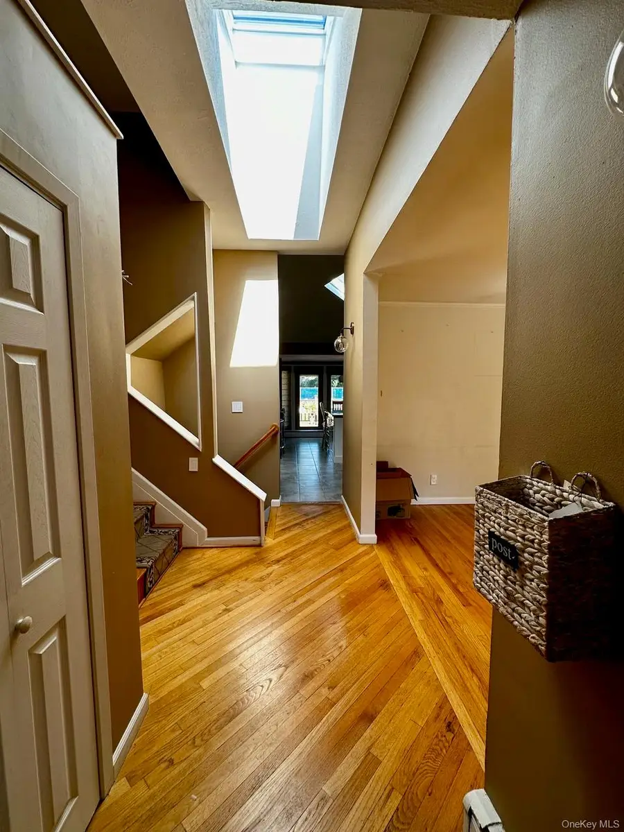 26 Canterbury Road, Woodbury, NY 11797 - Image #2