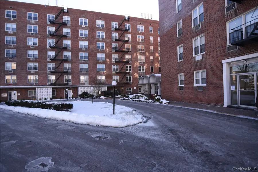 54-44 Little Neck Parkway #6V, Little Neck, NY 11362 - Image #2