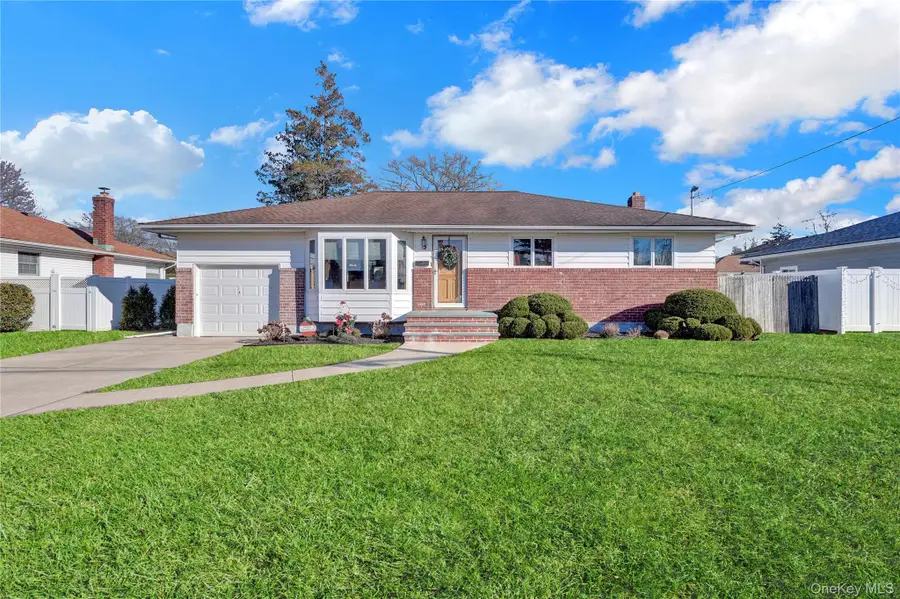 607 Saint George Avenue, North Babylon, NY 11703 - Image #2