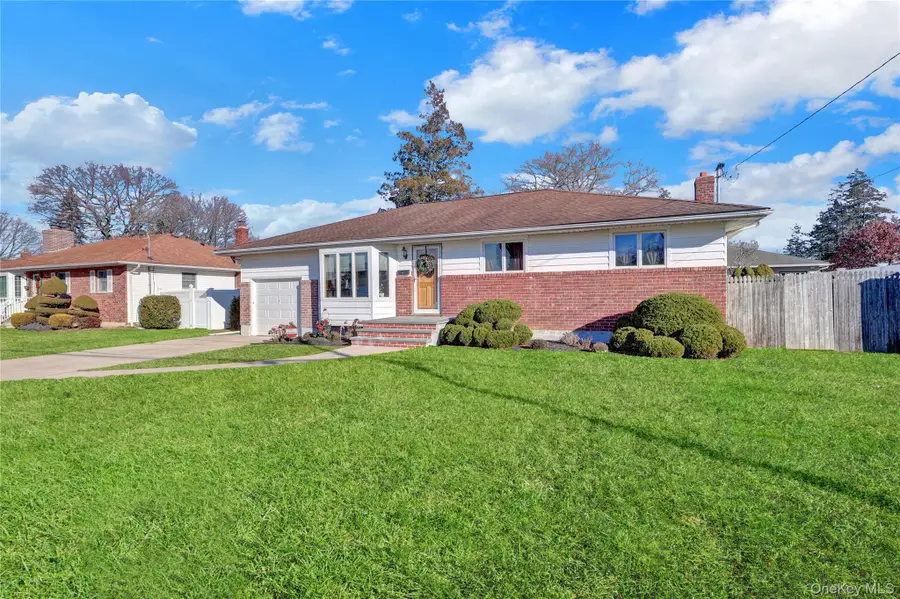 607 Saint George Avenue, North Babylon, NY 11703 - Image #3