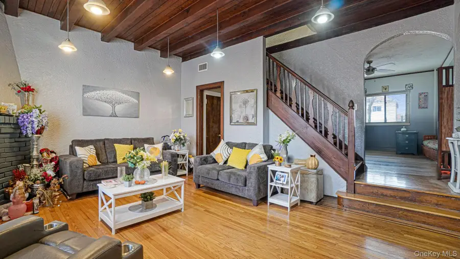 2521 Yates Avenue, Bronx, NY 10469 - Image #3