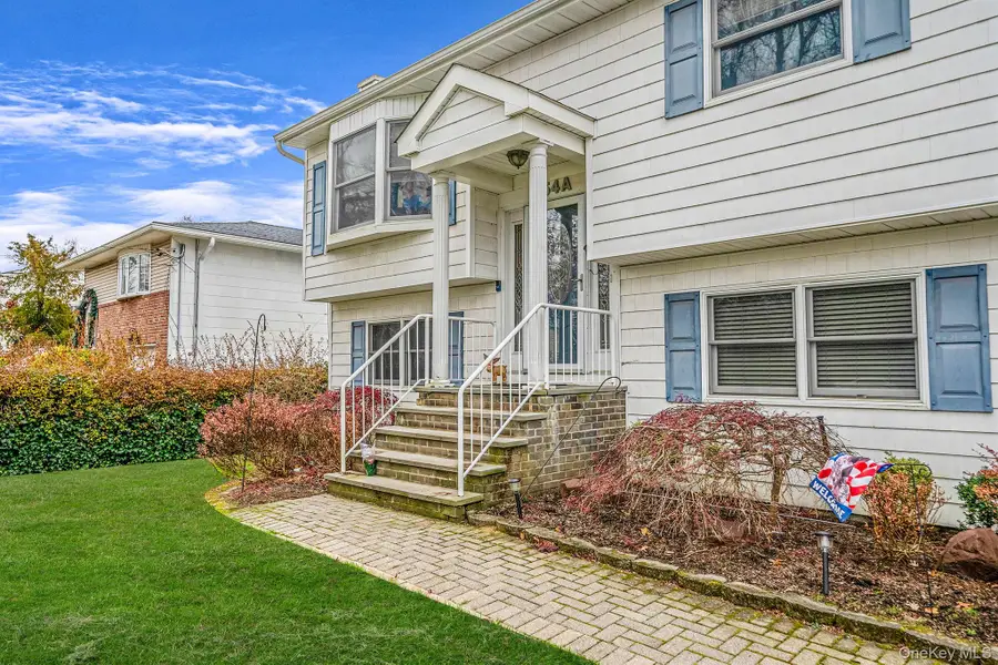 154A Woodrow Parkway, West Babylon, NY 11704 - Image #2