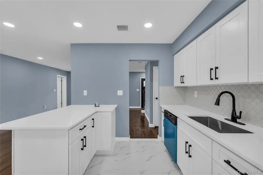 585 Elwood Road, East Northport, NY 11731 - Image #3