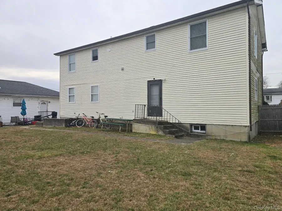 1095 Pinebrook Court, West Hempstead, NY 11552 - Image #3