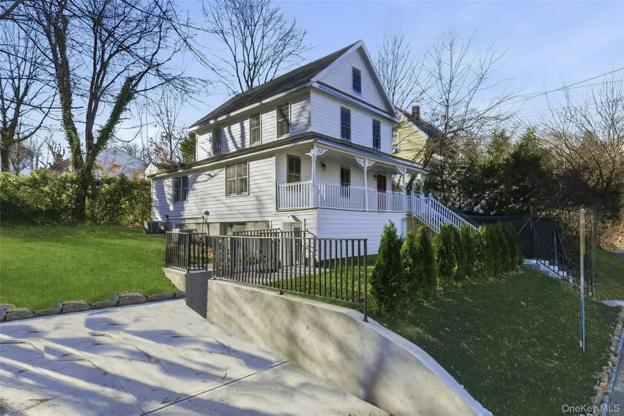 17 Tatterson Street, Roslyn, NY 11576 - Image #2