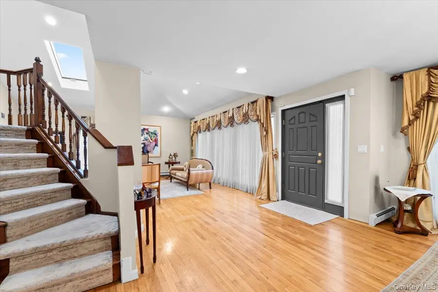 47 Berkshire Road, Great Neck, NY 11023 - Image #3