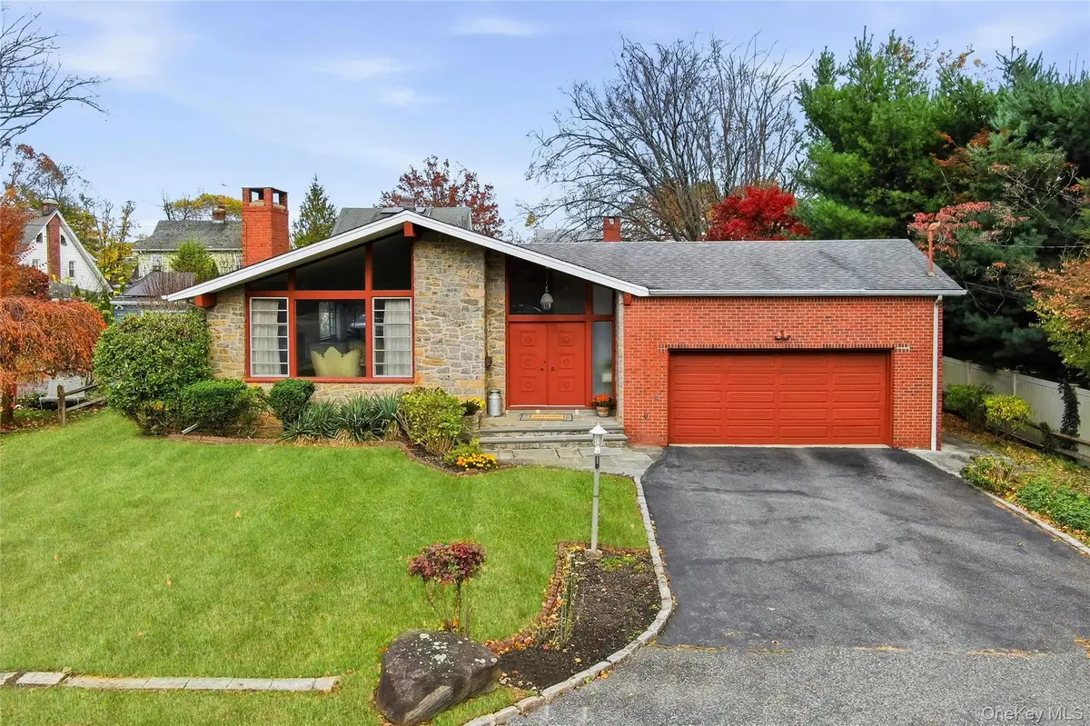 11 Washington Place, Port Washington, NY 11050 - Image #1