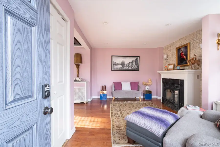 469 Minnieford Avenue, Bronx, NY 10464 - Image #2