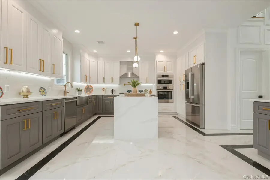 17 East Avenue, Hicksville, NY 11801 - Image #2