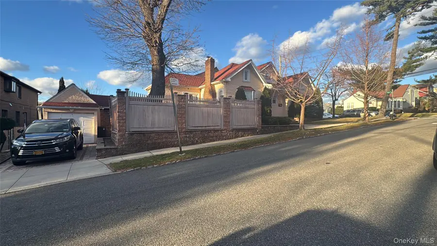 4020 249th Street, Little Neck, NY 11363 - Image #2