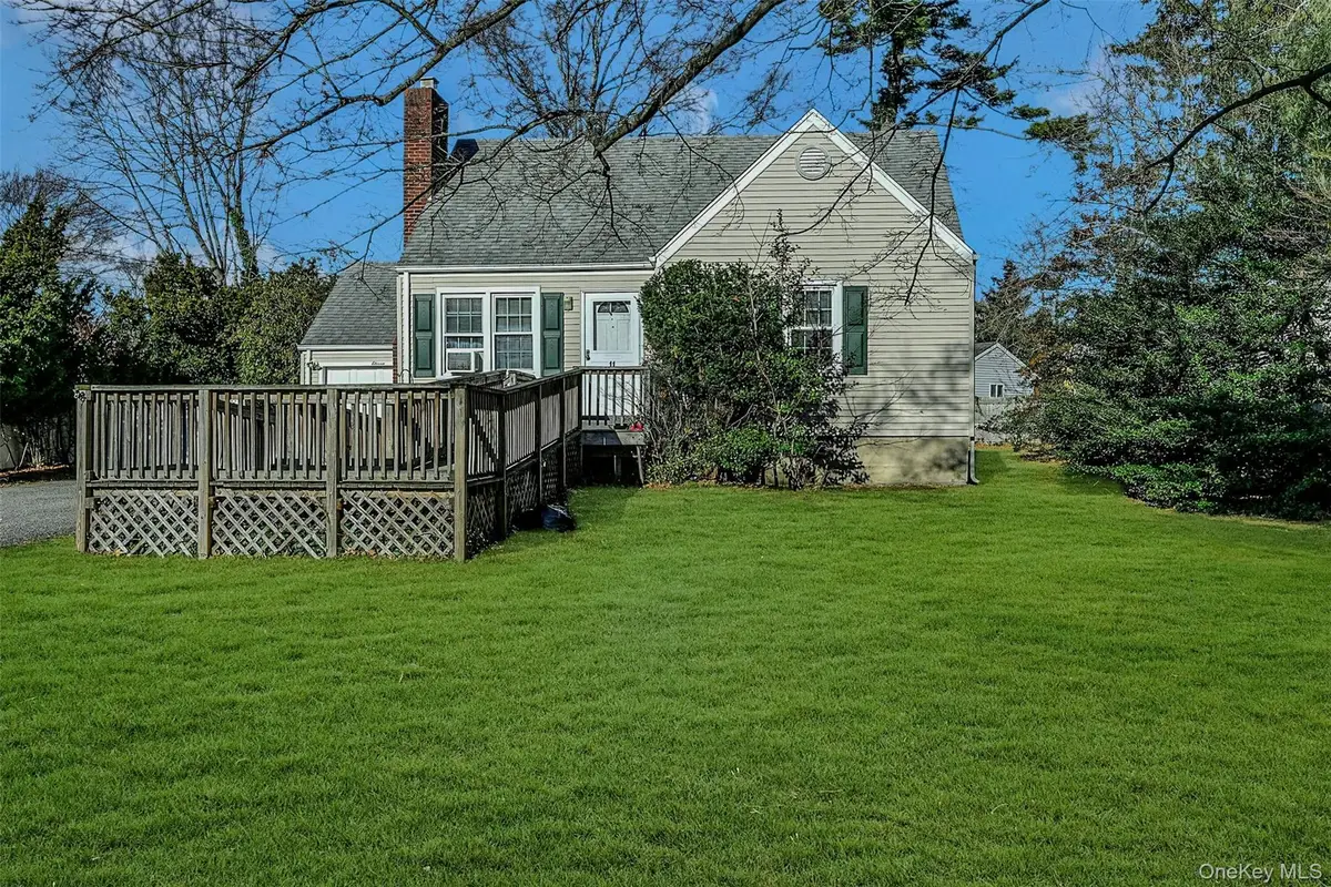 11 Doxsee Place, Islip, NY 11751 - Image #1