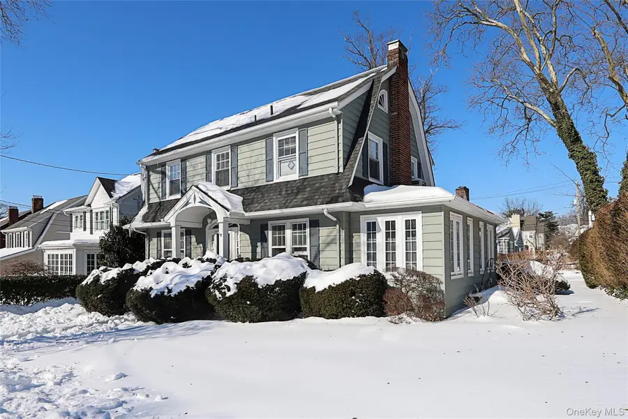 71 Beechwood Avenue, Manhasset, NY 11030 - Image #2