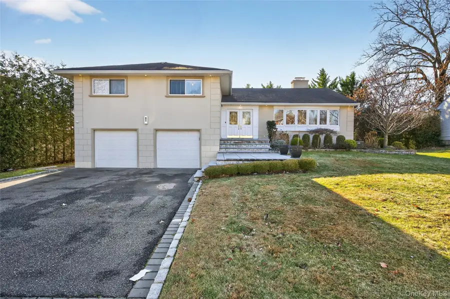 1 Peppermill Road, Roslyn, NY 11576 - Image #3