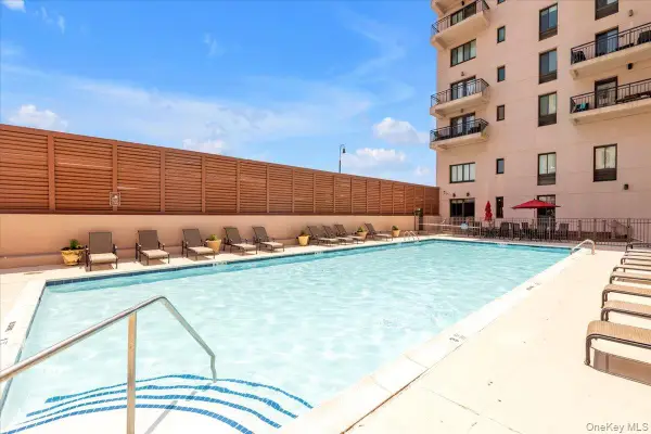 100 W Broadway #6P, Long Beach, NY 11561