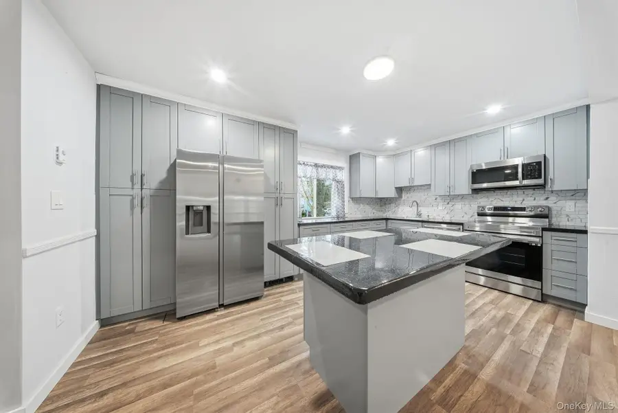 17 Elizabeth Way, Kiamesha Lake, NY 12751 - Image #2