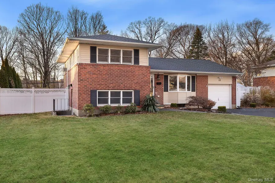 22 Niagara Lane, Commack, NY 11725 - Image #2