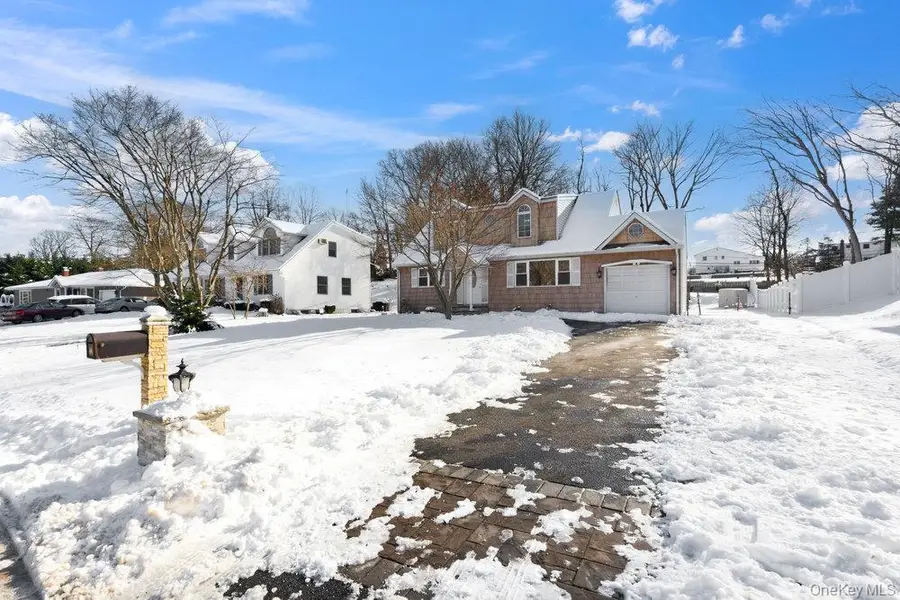 46 Falcon Drive, Hauppauge, NY 11788 - Image #3