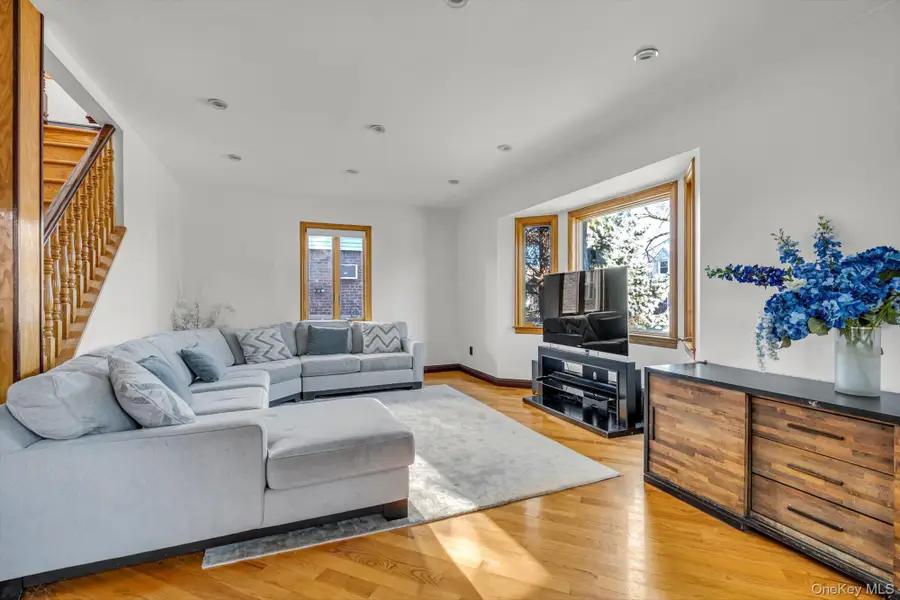 6954 180th Street, Fresh Meadows, NY 11365 - Image #2