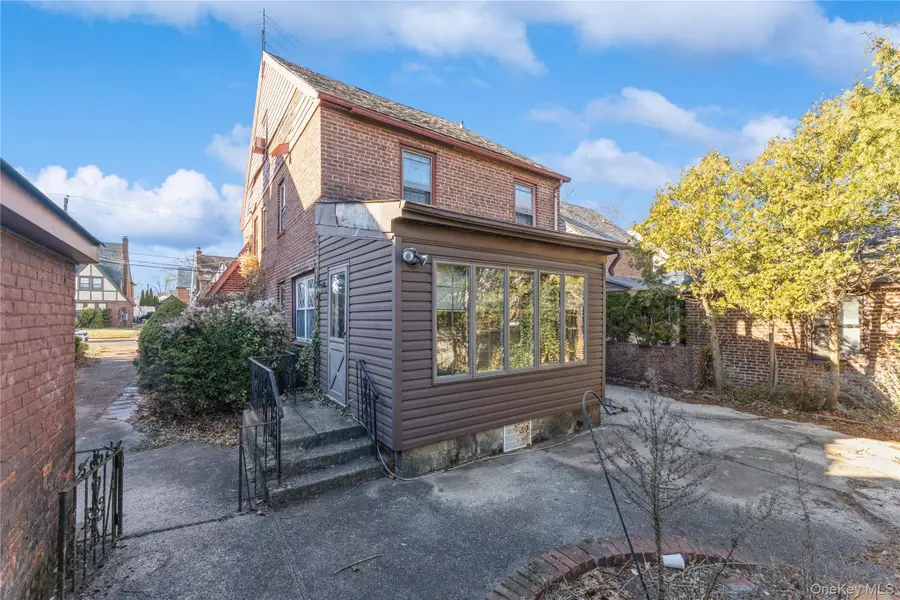 192 Brixton Road S, Garden City, NY 11530 - Image #2