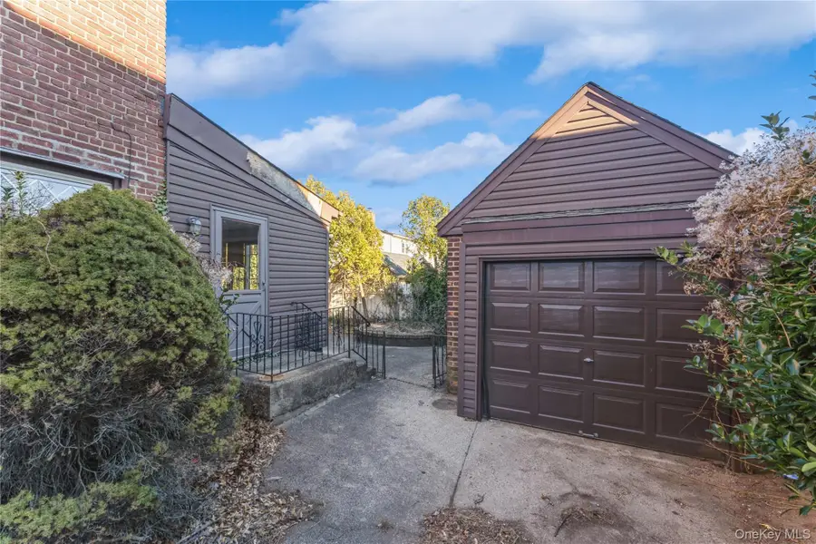 192 Brixton Road S, Garden City, NY 11530 - Image #3