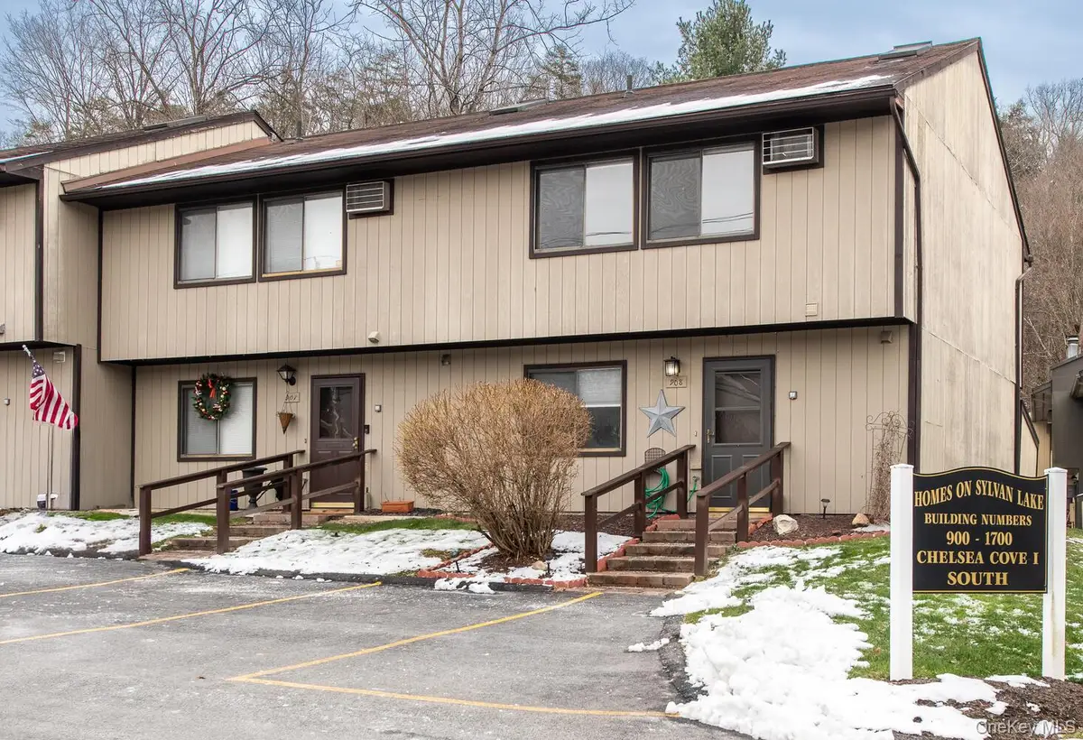908 Chelsea Cove S, Hopewell Junction, NY 12533 - Image #1