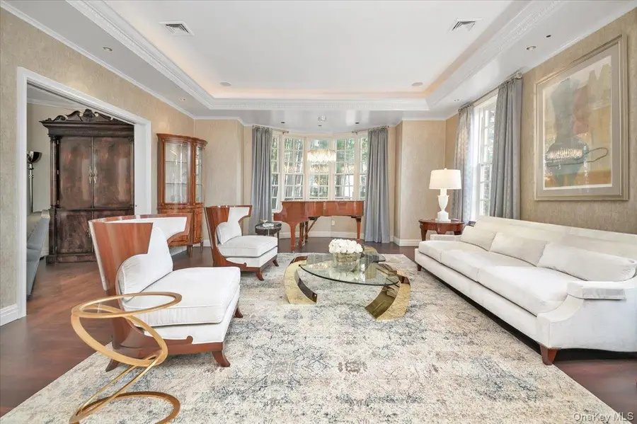 6 Westmoreland Place, Douglaston, NY 11363 - #3