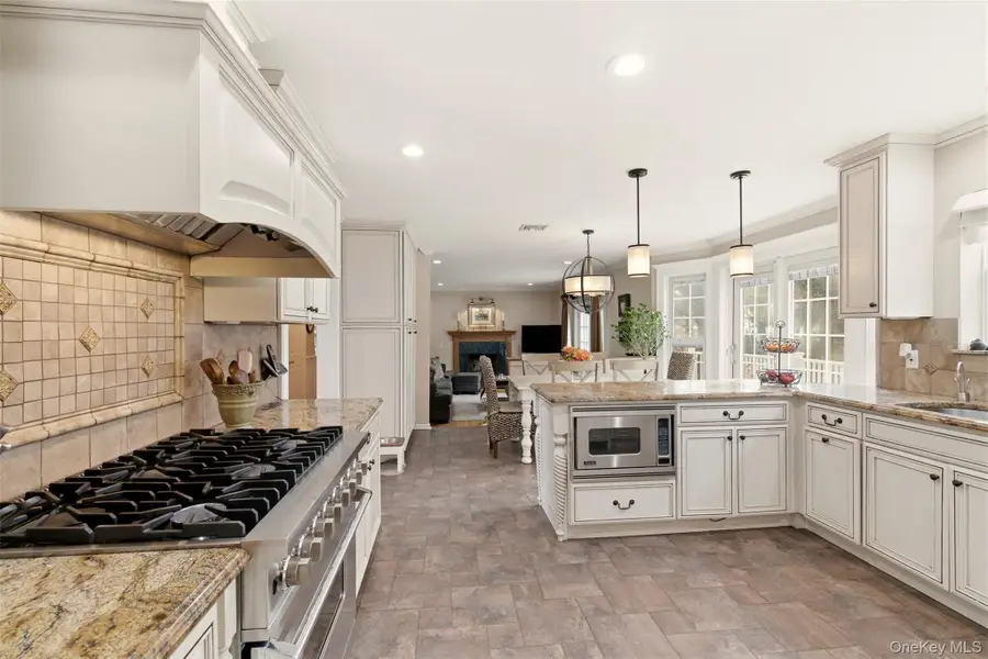 22 Knott Drive, Glen Cove, NY 11542 - Image #3