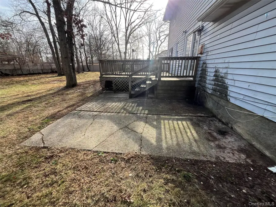 981 Connetquot Avenue, Central Islip, NY 11722 - Image #2