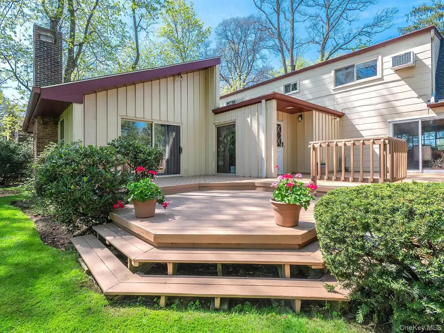 2 Stonytown Road, Manhasset, NY 11030 - Image #2