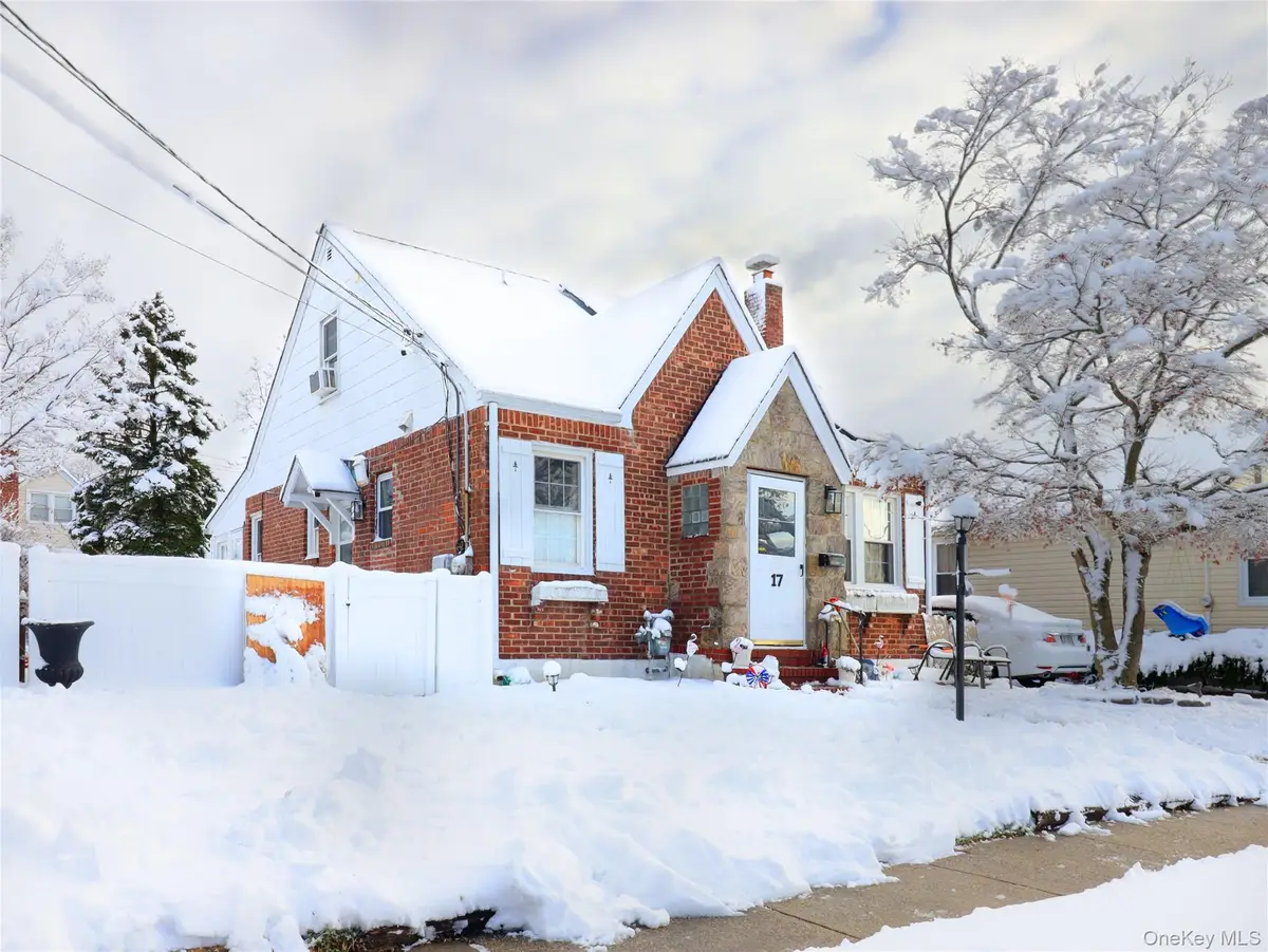 17 Laurel Place, Valley Stream, NY 11580 - Image #1
