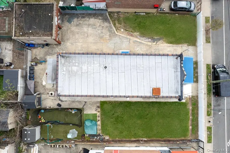 1021 E 213th Street, Bronx, NY 10469 - Image #3