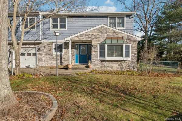 98 Auborn Avenue, Shirley, NY 11967