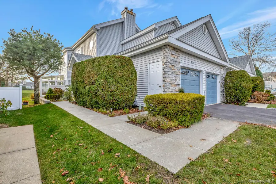 477 Woodscreek Court, Moriches, NY 11955 - Image #3