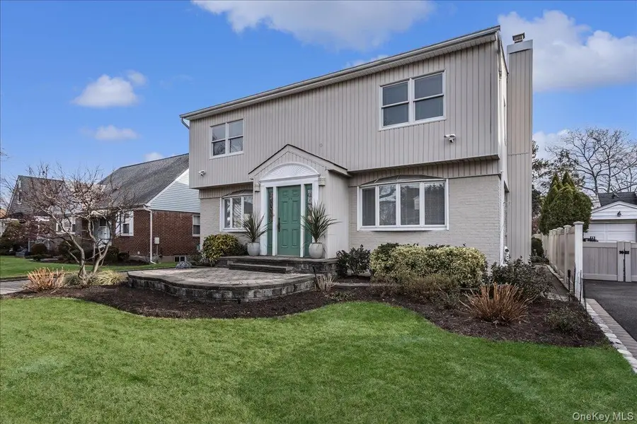 175 Primrose Drive, North New Hyde Park, NY 11040 - Image #3