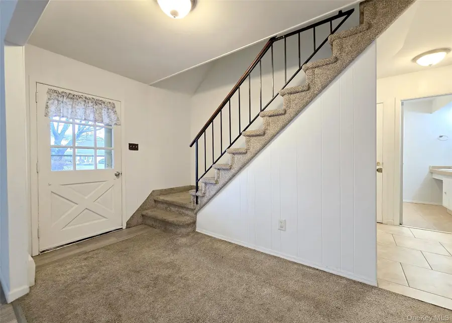 652 Hawkins Road E, Coram, NY 11727 - Image #3