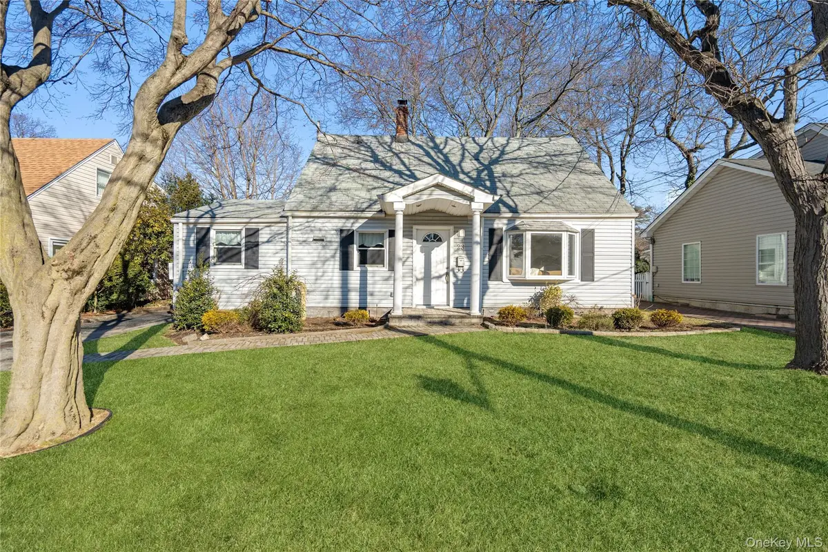 23 Harvard Street, Roslyn Heights, NY 11577 - Image #1