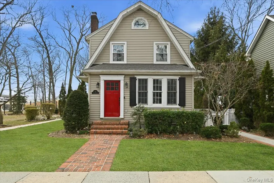 70 Larch Avenue, Floral Park, NY 11001 - Image #3