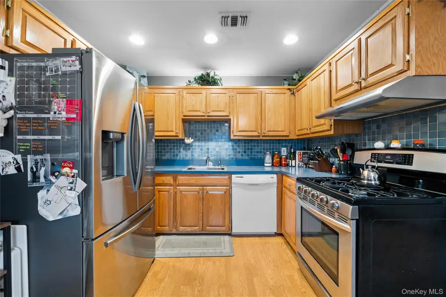 617 Lake Court #617, Middle Island, NY 11953 - Image #3