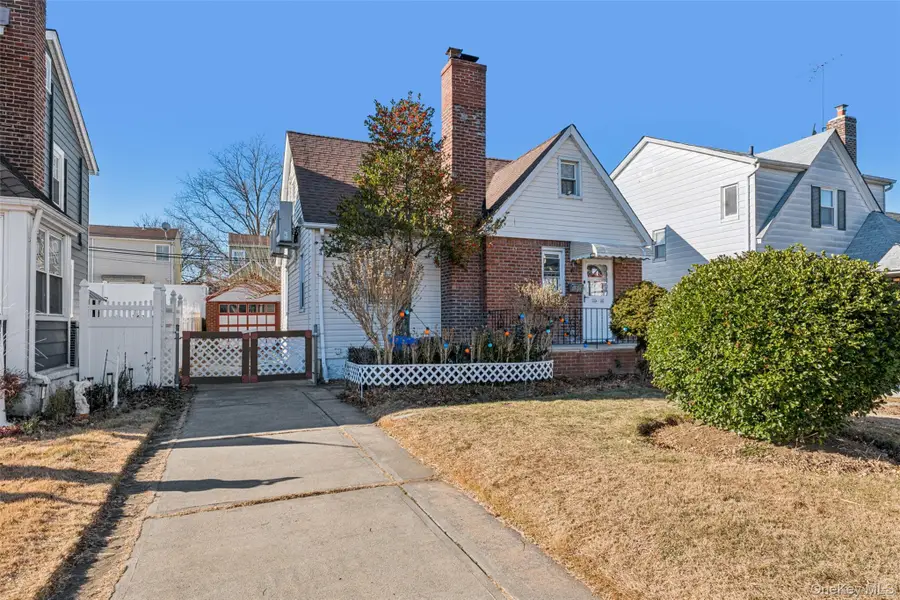 8516 253rd Street, Bellerose, NY 11426 - Image #2