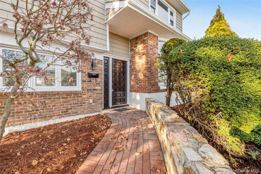 1554 Holiday Park Drive, Wantagh, NY 11793 - Image #3