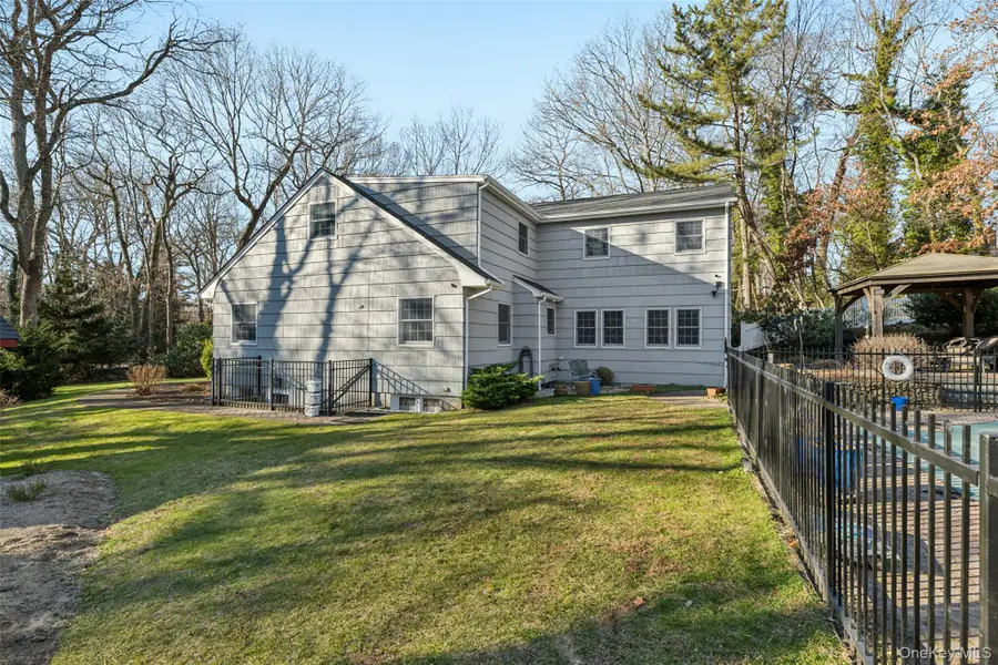 4 Paul Revere Lane, Centerport, NY 11721 - Image #2