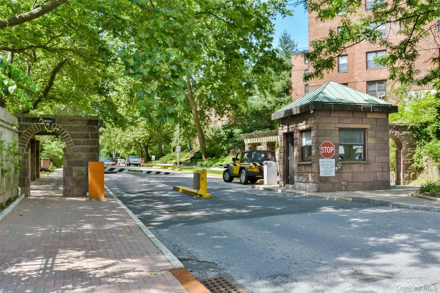 166 Pearsall Drive #5E, Mount Vernon, NY 10552 - Image #2