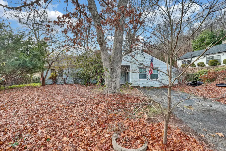 24 Piermont Court, Melville, NY 11747 - Image #2