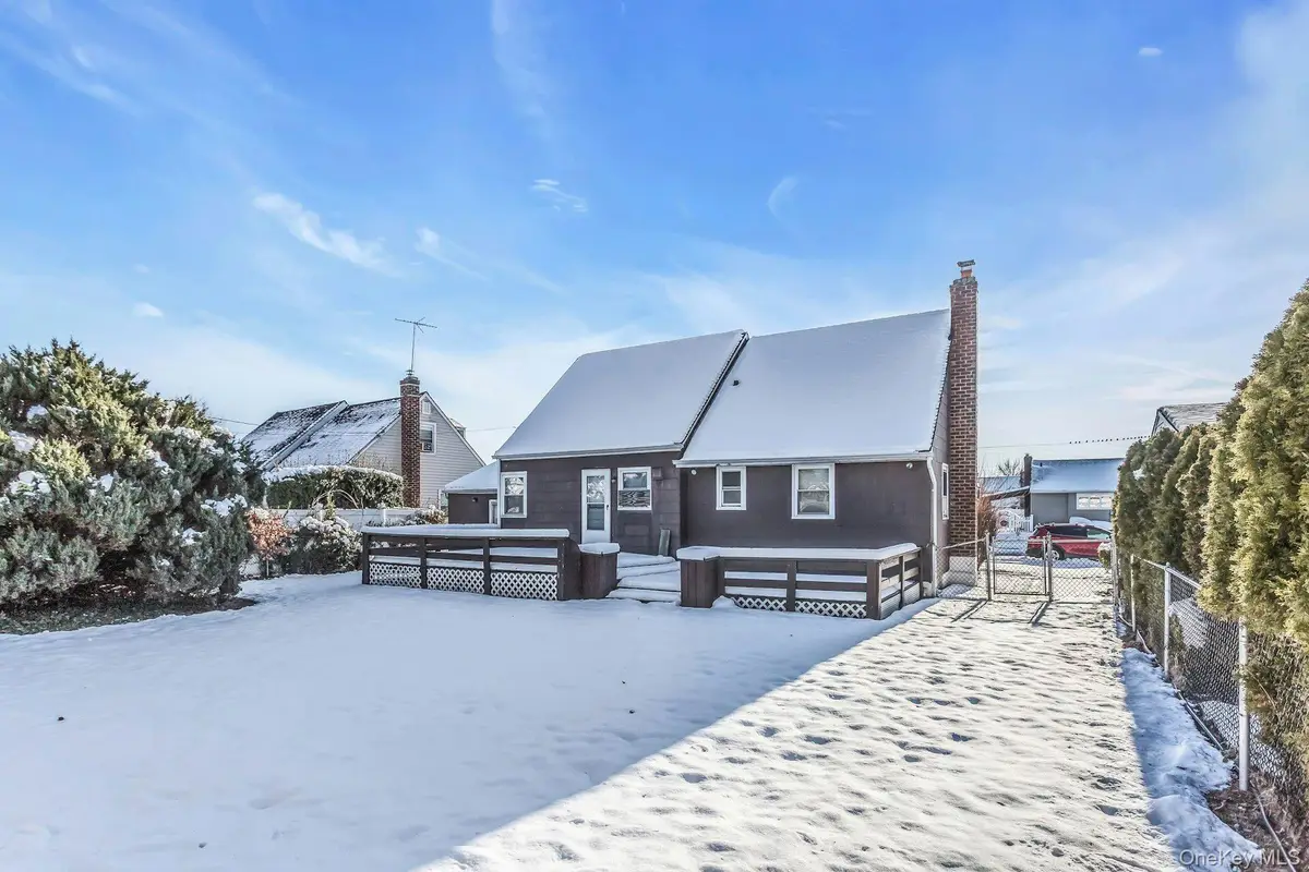 5 Preston Lane, Hicksville, NY 11801 - Image #1