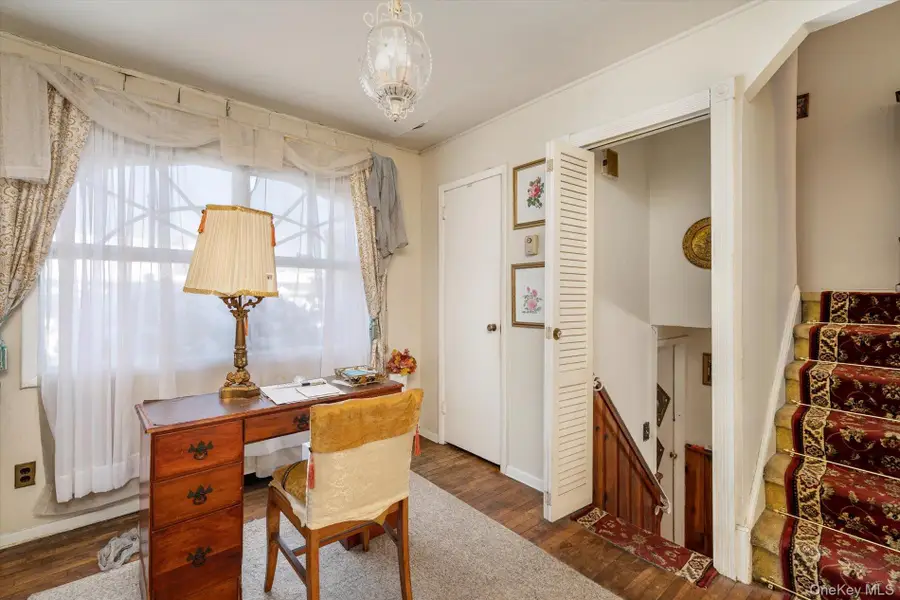 9 Walnut Place, Massapequa, NY 11758 - Image #2