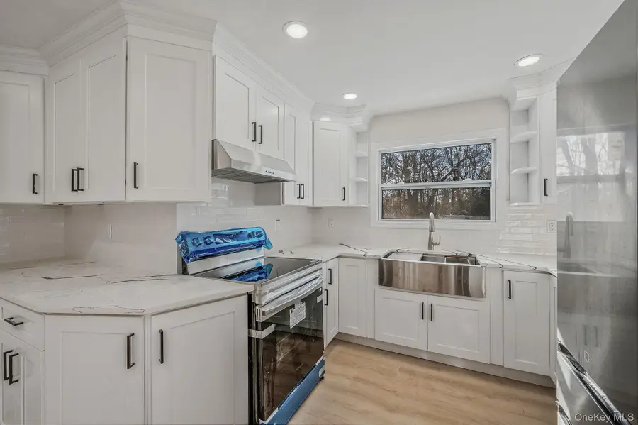 15 Terry Court, North Babylon, NY 11703 - Image #3