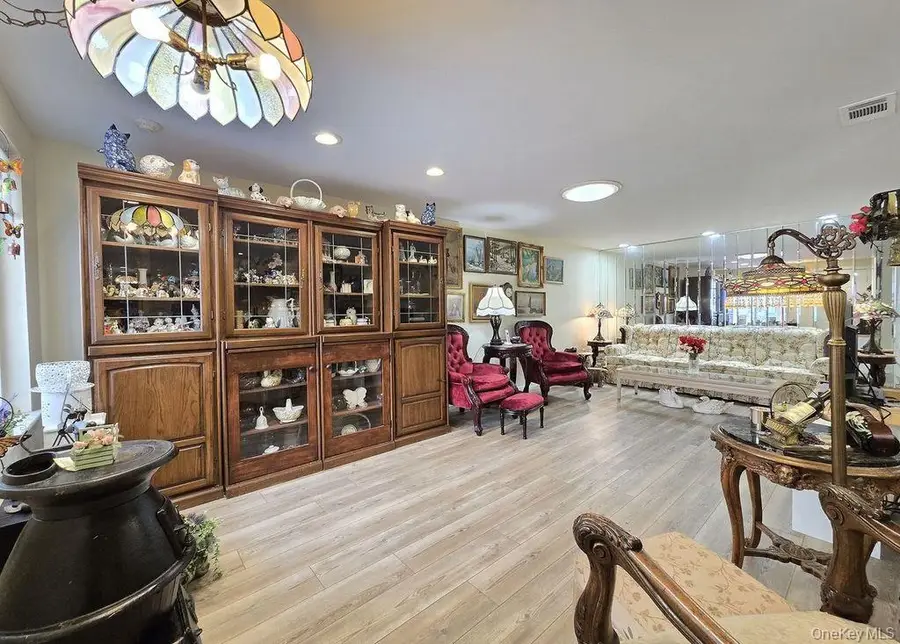 331 Clubhouse Court, Coram, NY 11727 - Image #3