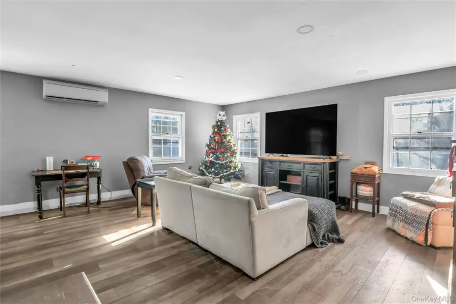 11 Seward Ln, Stony Brook, NY 11790 - Image #2