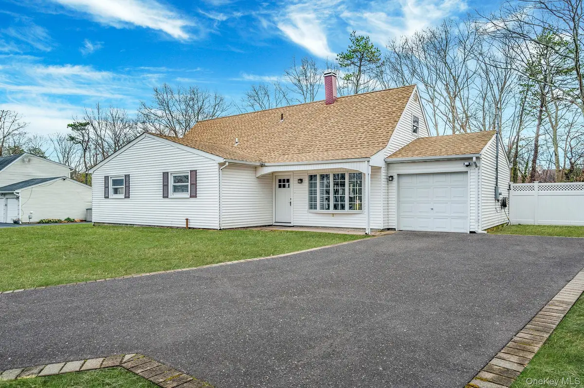 10 Cottonwood Avenue, Port Jefferson Station, NY 11776 - Image #1